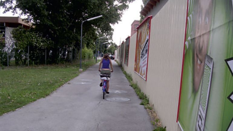 Dolfi-Gruber-Weg Kreuzung Heinz-Lazek-Weg - Radweg