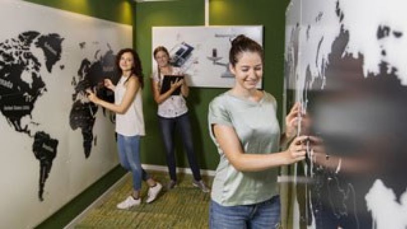 3 Frauen im einem Escape-Room