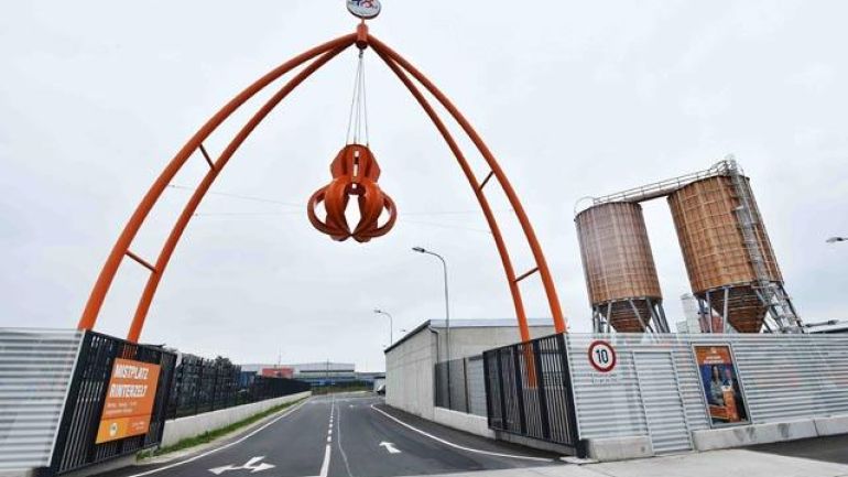 copyright: Christian Jobst Mistplatz Rinterzelt