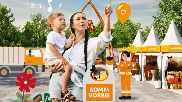 copyright: MA 48/UNIQUE Frau mit Kind auf einem Festgelände, Musiknoten in der Luft, Müllwagen und Schild "KOMM VORBEI" im Hintergrund