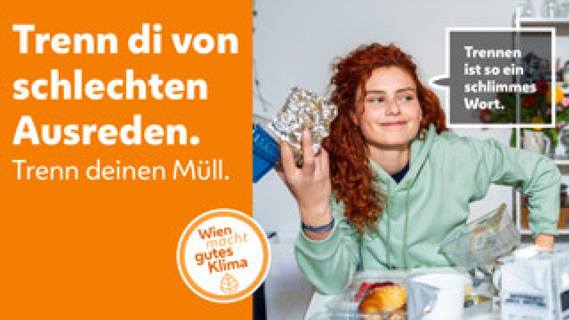 copyright: MA 48 Frau in türkisem Hoodie hält eine Alu-Folie