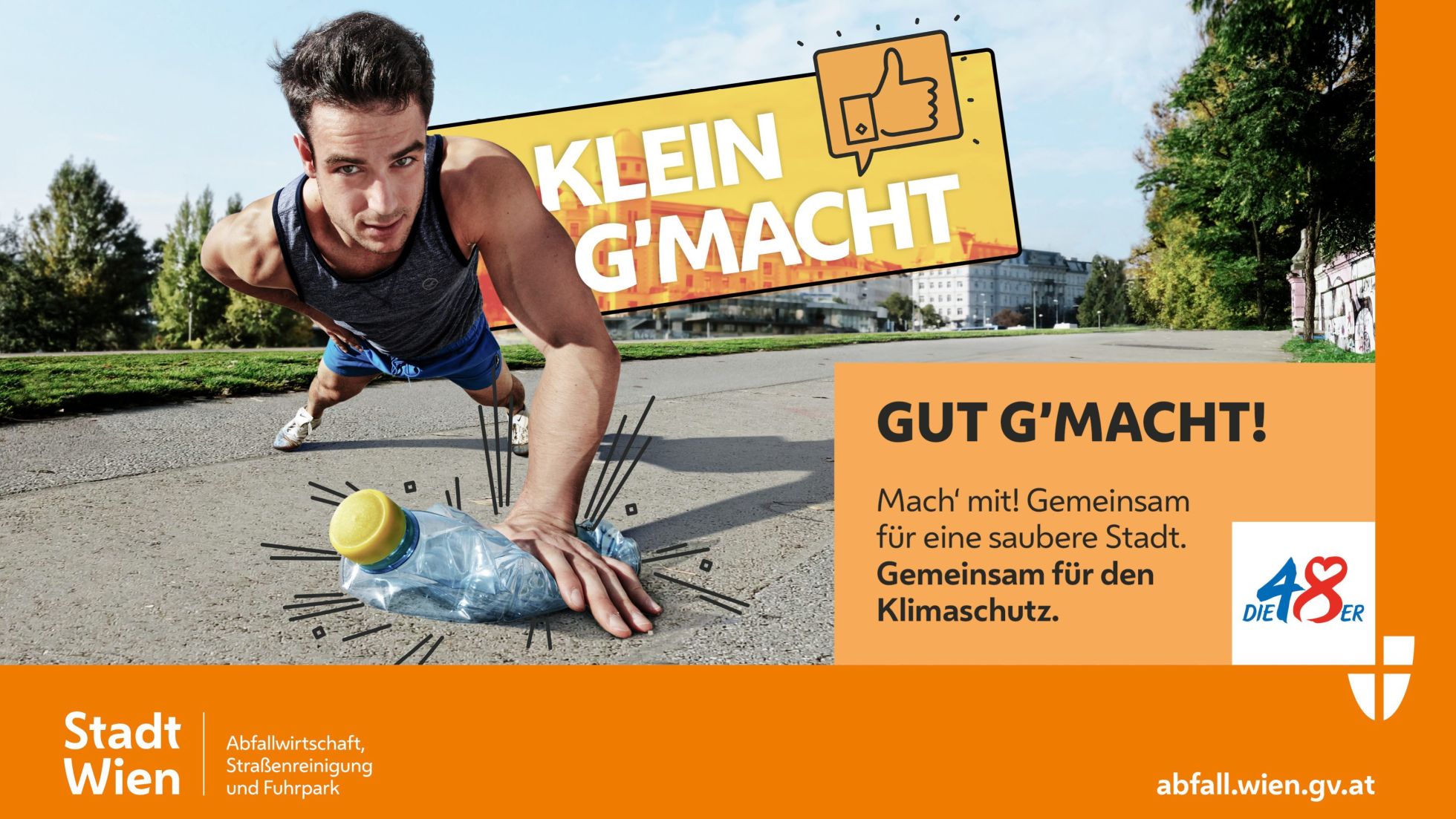 Mann macht einhändige Liegestützen auf einer zerdrückten Plastikflasche