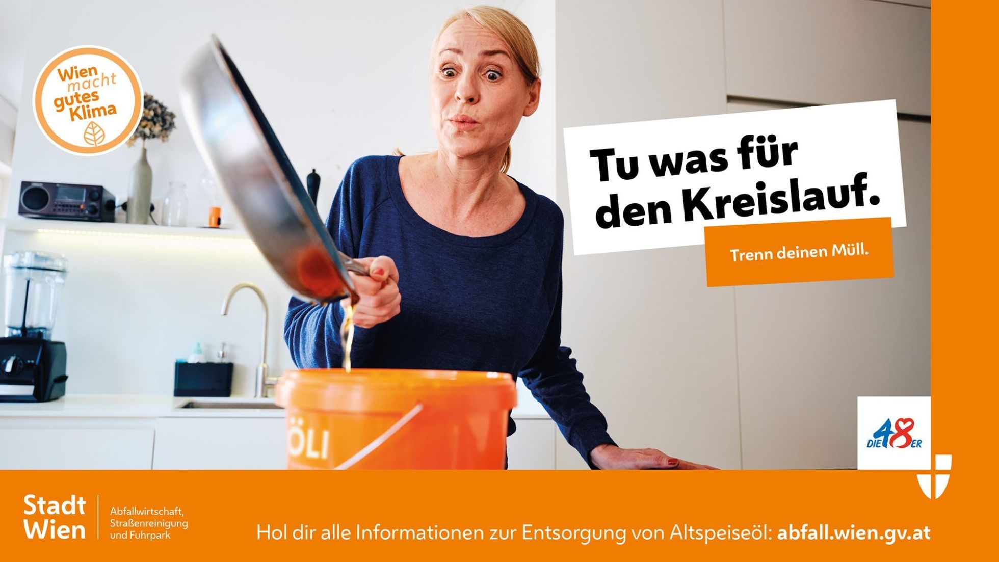 copyright: MA 48 Eine Frau füllt Altöl in den WÖLI