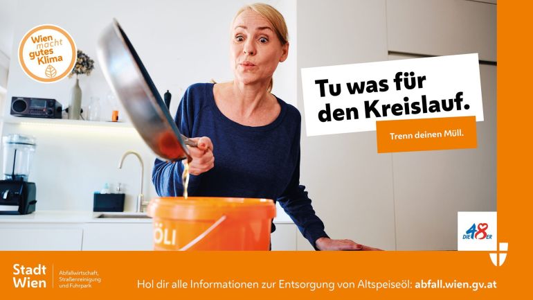 copyright: MA 48 Eine Frau füllt Altöl in den WÖLI