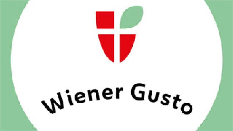 Weißer Kreis mit grüner Umrandund. In der Mitte das Wappen der Stadt Wien - rechts oben mit stilisiertem Blatt. Darunter "Wiener Gusto"