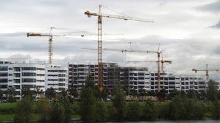 copyright: Andi Piegler Errichtung einer Wohnsiedlung auf der Copacagrana; Baukräne