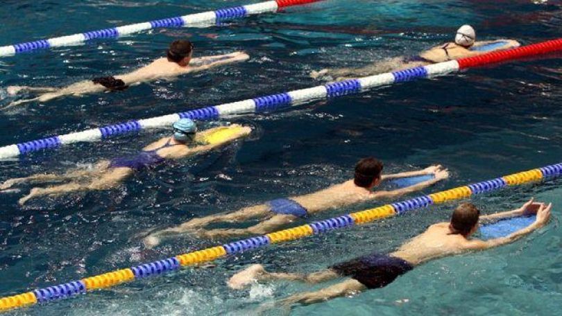 copyright: W24 - Jacqueline Kacetl Menschen beim Bahnenschwimmen