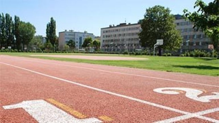 100-Meter-Laufbahn in der Jugendsportanlage am Ringelseeplatz