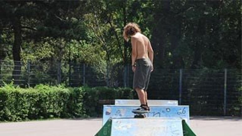 copyright: frischesgras Skater in voller Fahrt