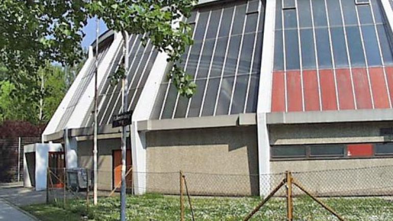 Außenansicht der Kurt-Kucera-Halle in Favoriten