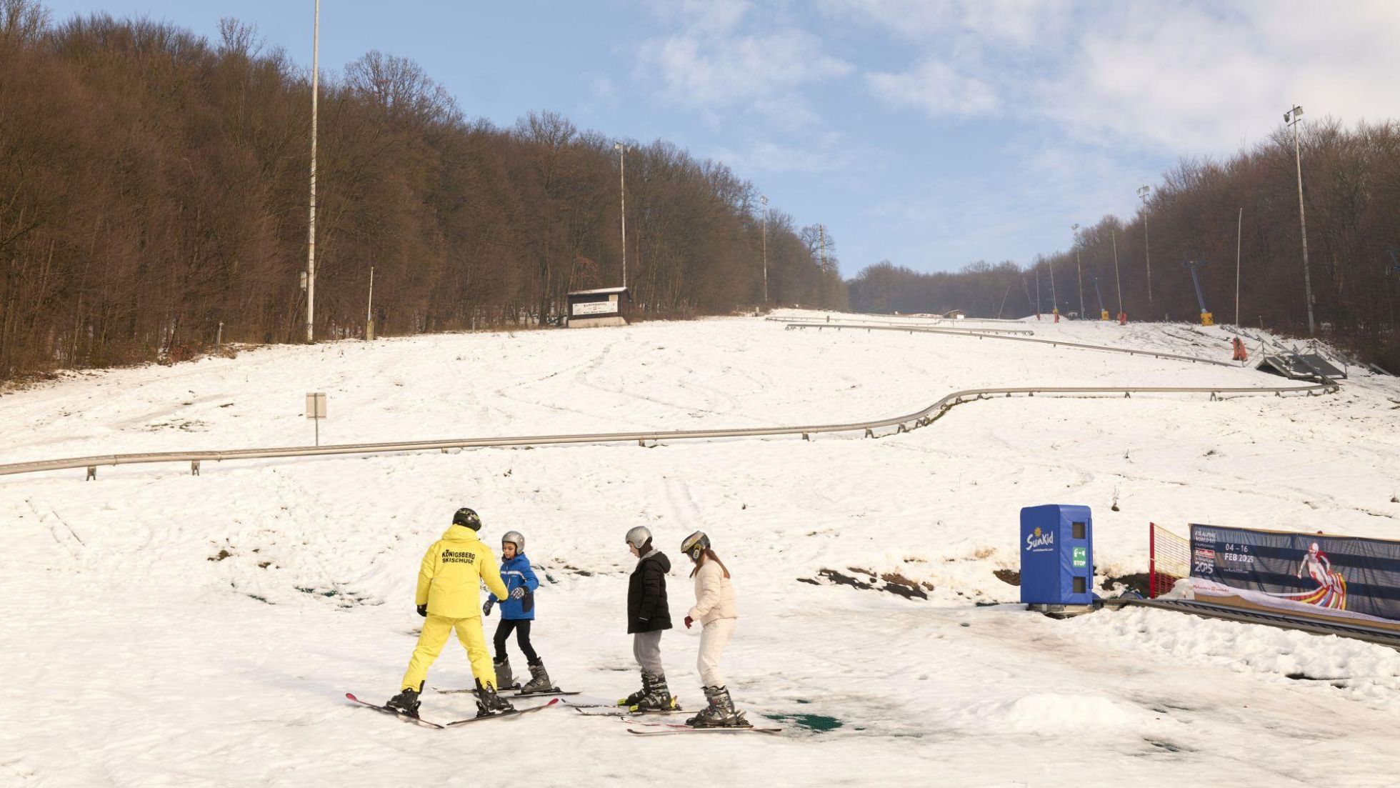 Hohe Wand Wiese Schifahren, Mauerbachstraße 174/184,  11.12.2023 © PID/Markus Wache