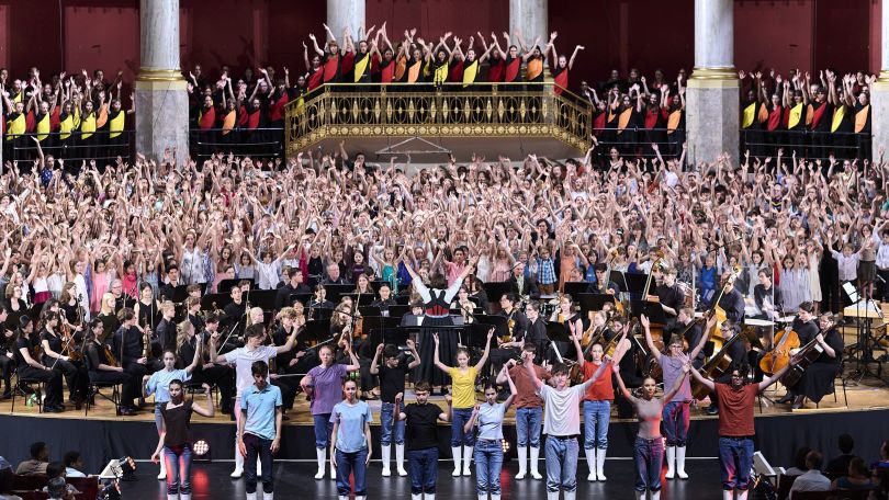 Festive singing by several choirs at the Vienna Konzerthaus