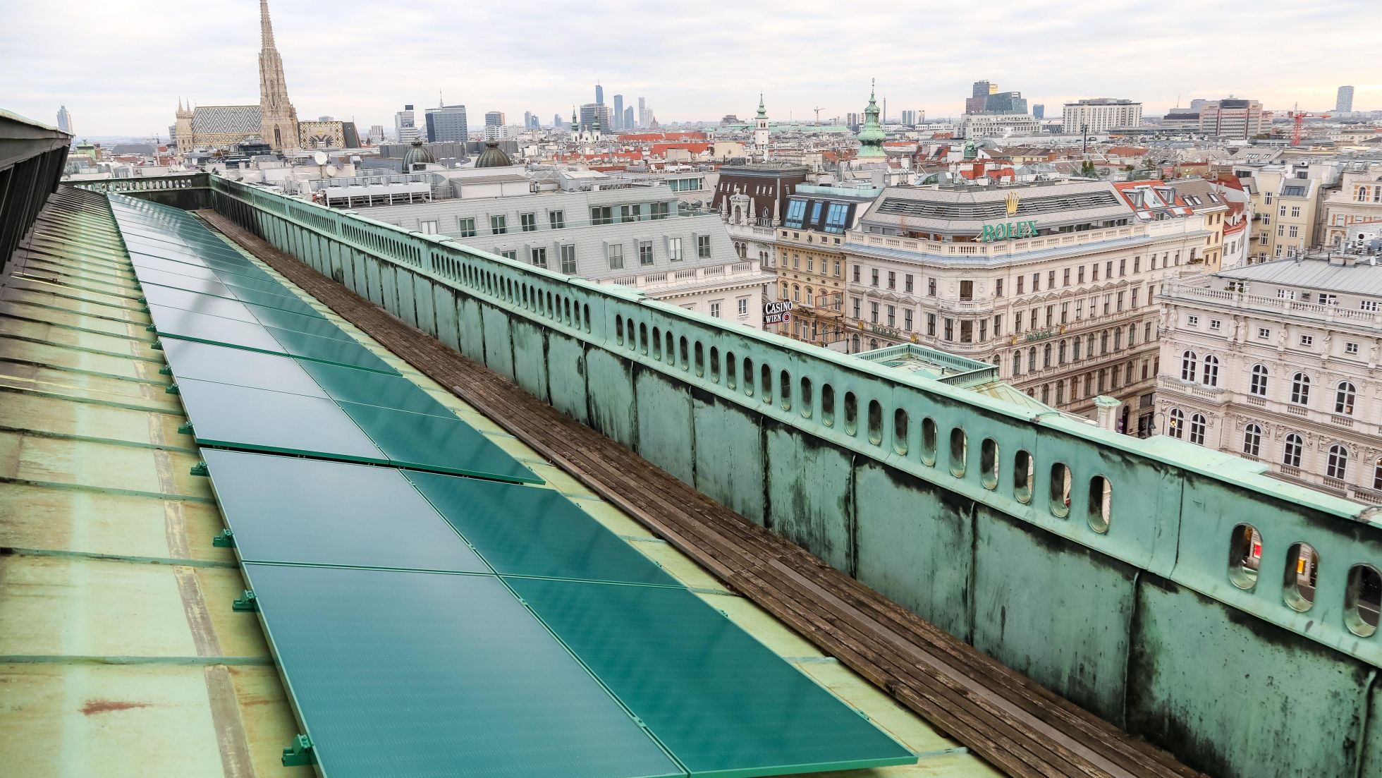 Photovoltaikanlage am Dach der Wiener Staatsoper
