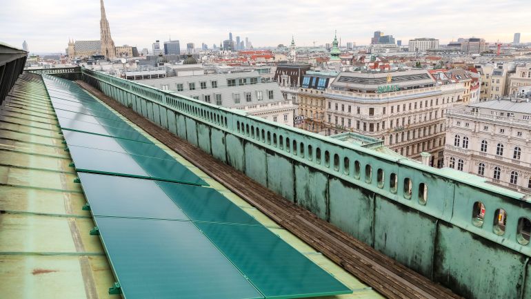 Photovoltaikanlage am Dach der Wiener Staatsoper