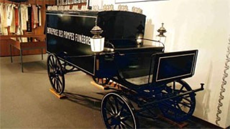 copyright: Bestattung Wien hearse