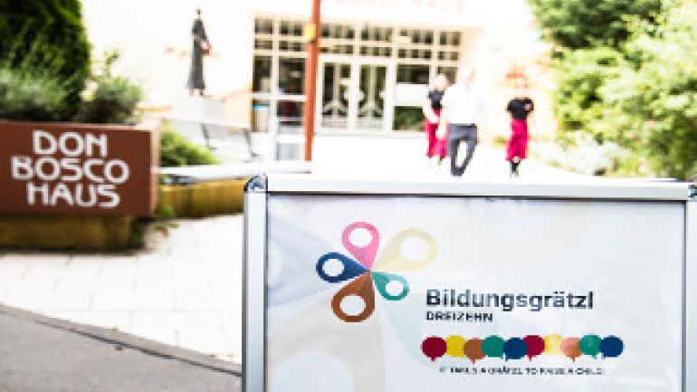 copyright: PID, Oberweger Georg Bildungsgrätzl-Tafel vor Don Bosco Haus