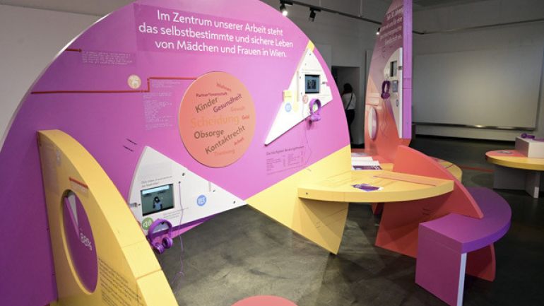 Barrierefreier Ausstellungsständer