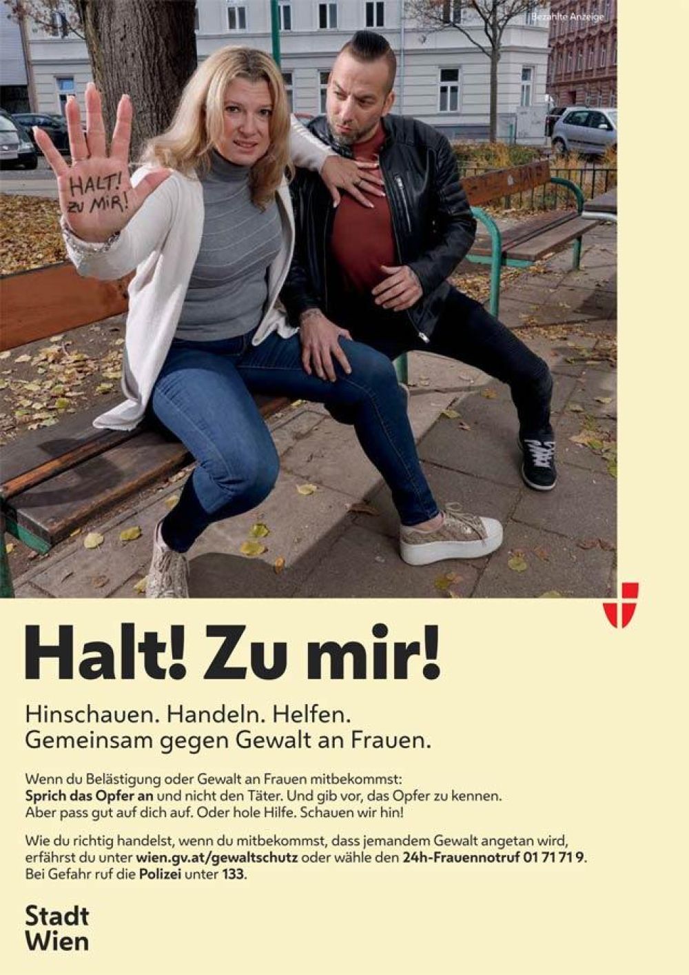 <p>Plakat "Hinschauen, handeln und helfen bei Gewalt im öffentlichen Raum"</p> Ein Mann bedrängt eine Frau auf einer Parkbank