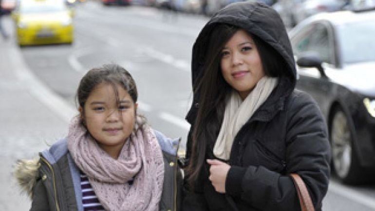 Eine Mutter mit ihrer Tochter