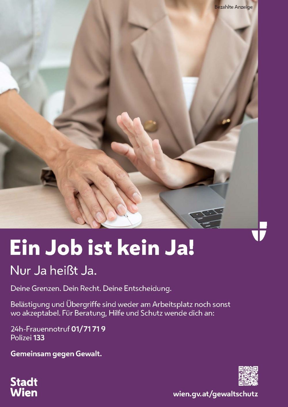 Eine Frau sitzt vor einem Laptop, sie hat ihre Hand auf einer Computermaus liegen. Ein Mann legt seine Hand auf ihre Hand, sie hebt ihre andere Hand abwehrend. Darunter der Slogan: Ein Job ist kein Ja! Nur Ja heißt Ja.