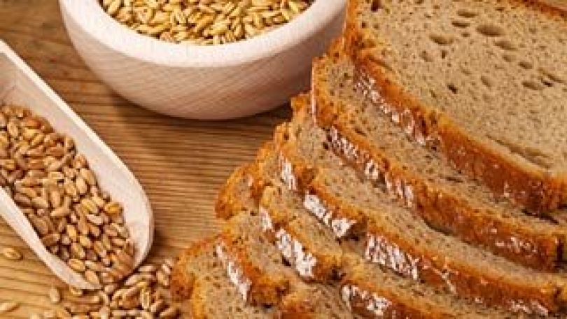 Brotscheiben und Getreidekörner