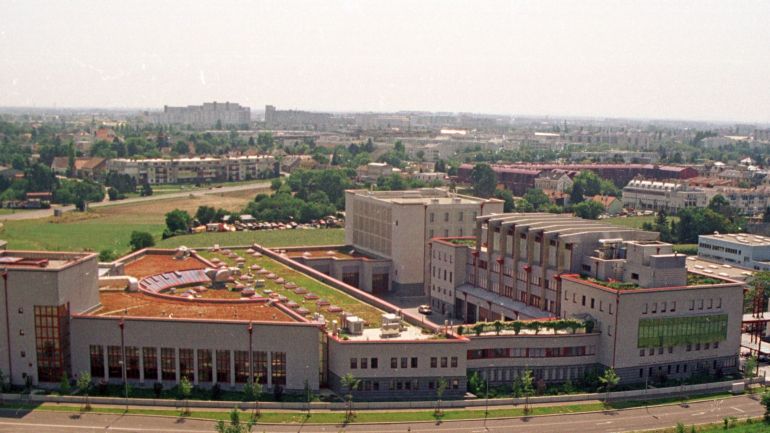 copyright: MA 68 Luftansicht der weitläufigen Wache, mehrere verbundene Gebäude, in der Mitte ein Innenhof