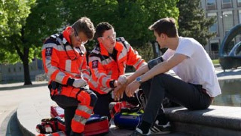 Mitarbeiter der Wiener Berufsrettung im Einsatz
