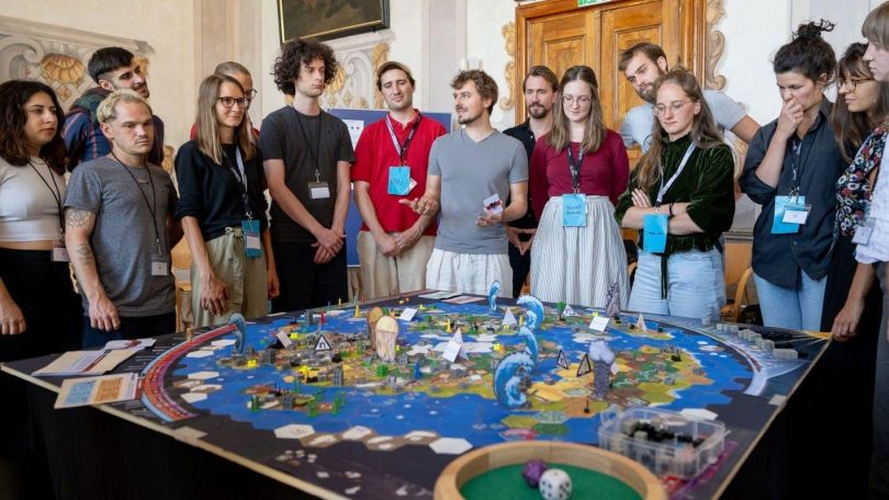 copyright: Luiza Puiu/Globart Gruppe vor dem Weltklimaspiel