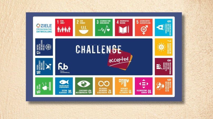 copyright: Forum Umweltbildung / Irmgard Stelzer Plakat mit Schriftzug "challenge accepted"