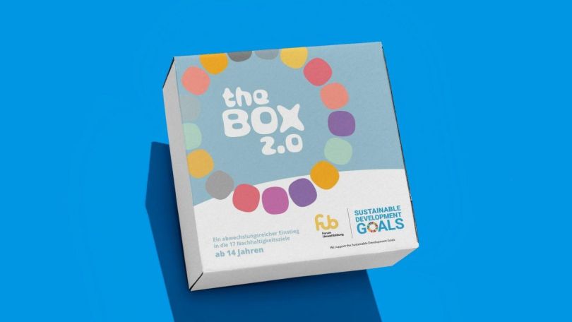 Spielebox mit der Aufschrift "the Box 2.0"
