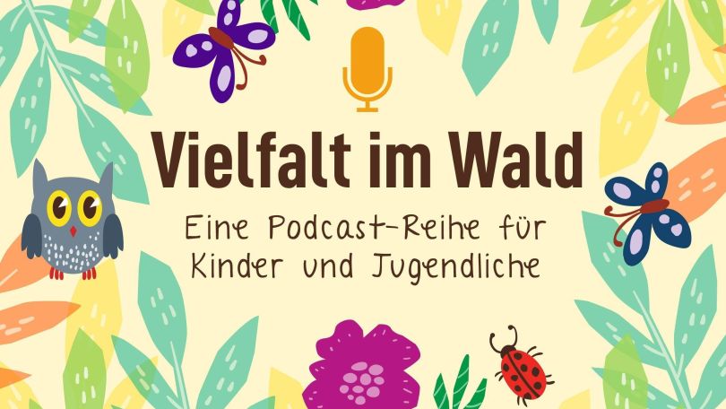 Text "Vielfalt im Wald. Eine Podcast-Reihe für Kinder und Jugendliche" auf gelbem Hintergrund mit gezeichneten Tieren und Blättern rund um den Schriftzug