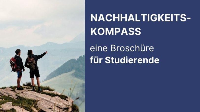 2 junge Menschen stehen mit Wanderausrüstung auf einem Berg und schauen in die Ferne. Eine Person zeigt auf etwas. Daneben steht "Nachhaltigkeitskompass. Eine Broschüre für Studierende".