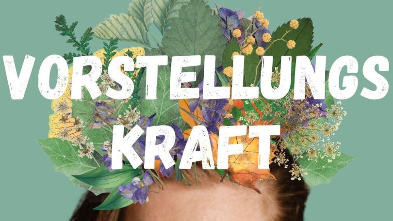 copyright: Grafik: Elena Beringer; Foto: Laura Fikentscher Weißer Schriftzug "Vorstellungskraft Podcast" vor gezeichneten Blättern und Blüten.