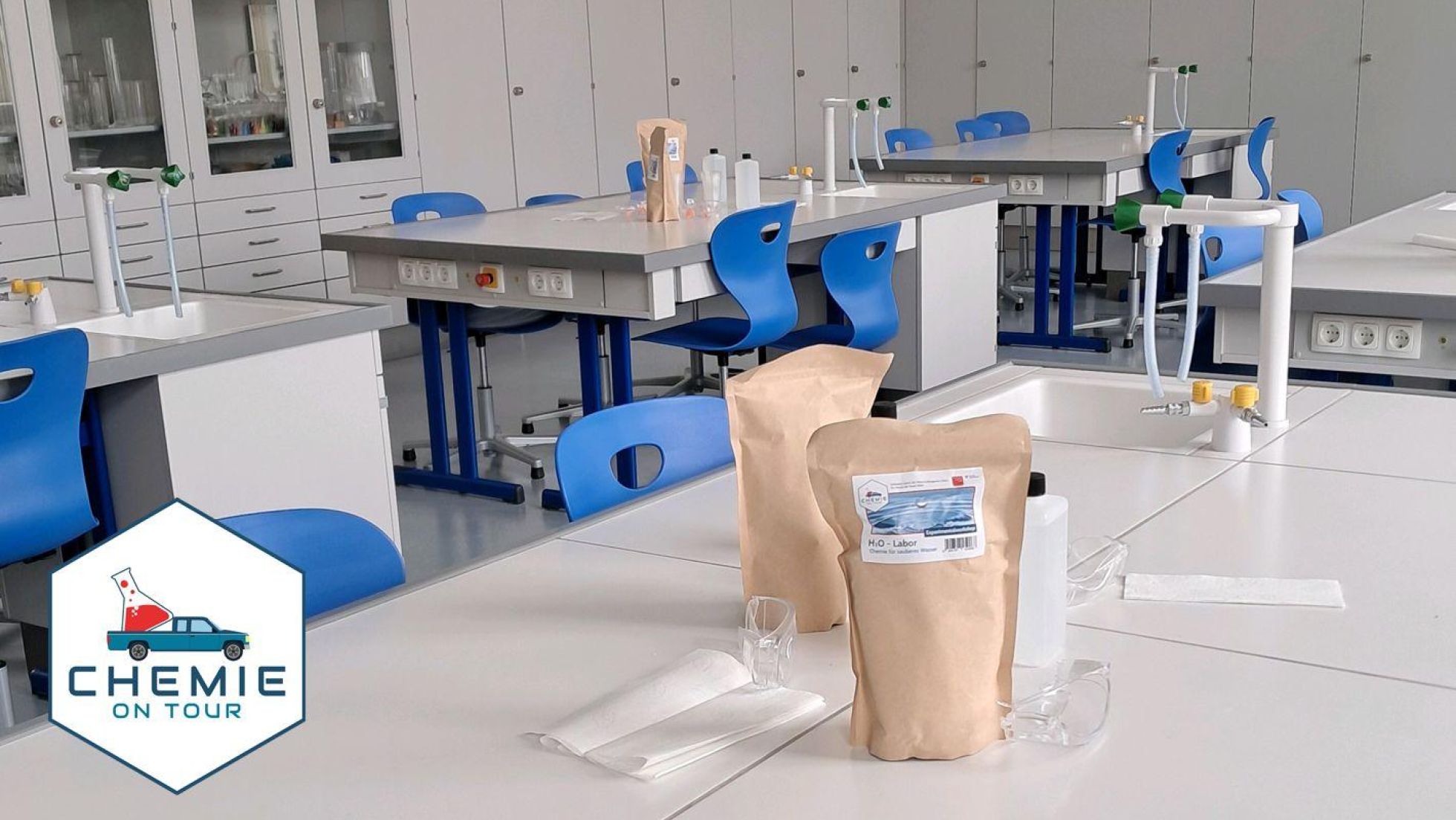 Chemiesaal einer Schule.