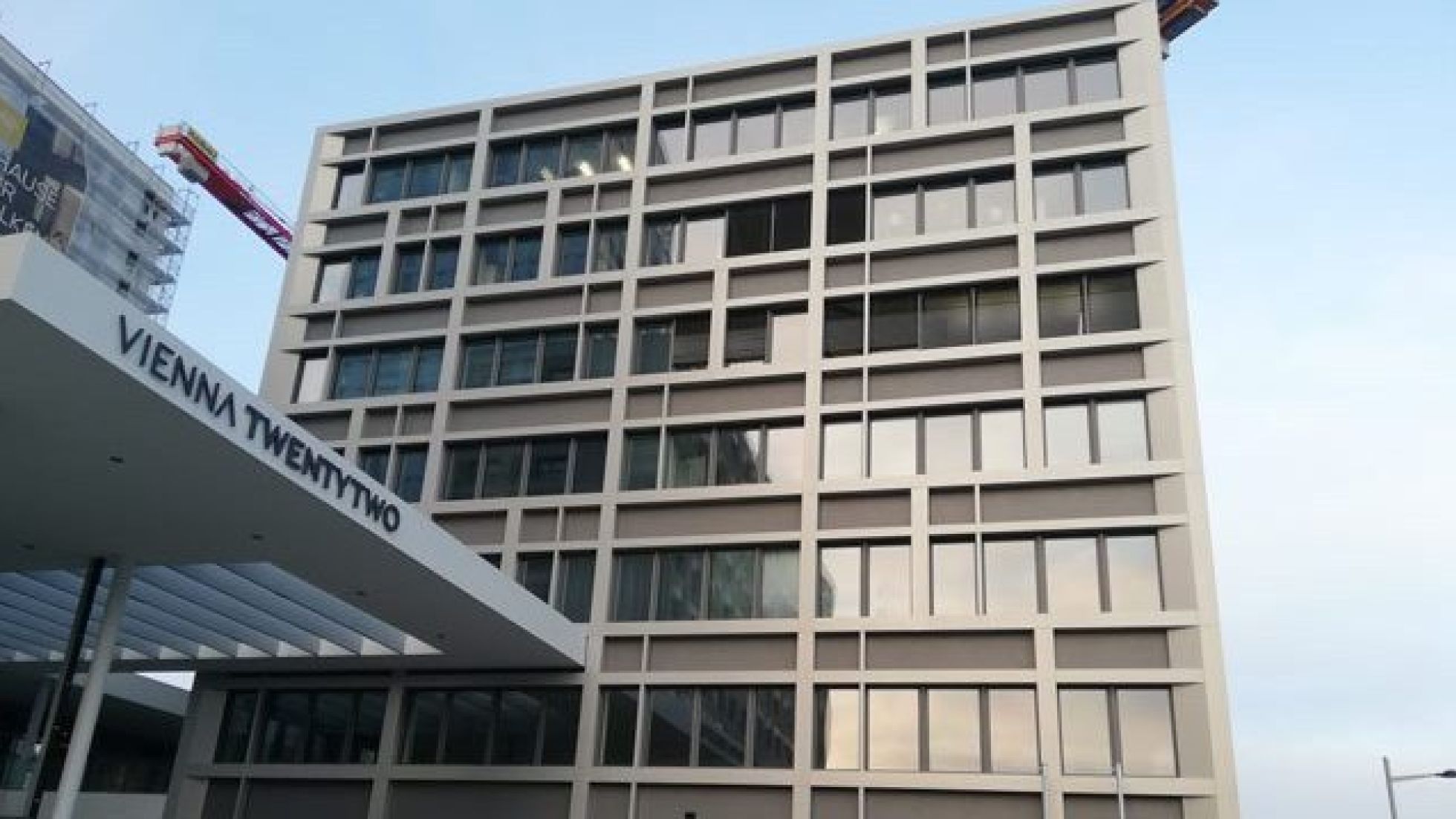 copyright: MBA 22 Außenansicht des Bezirksamts für den 22. Bezirk