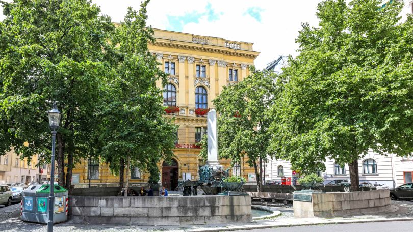 copyright: Stadt Wien/Christian Fürthner Außenansicht des Bezirksamts für den 3. und 11. Bezirk, Standort Karl-Borromäus-Platz