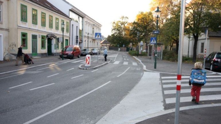 Breite und sichere Wege über den Khleslplatz