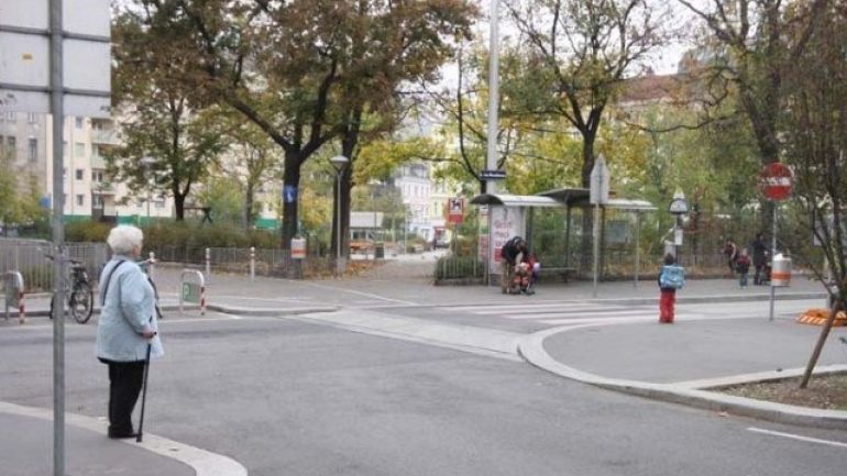 Neue Querungshilfen beim Parkeingang Am Hundsturm