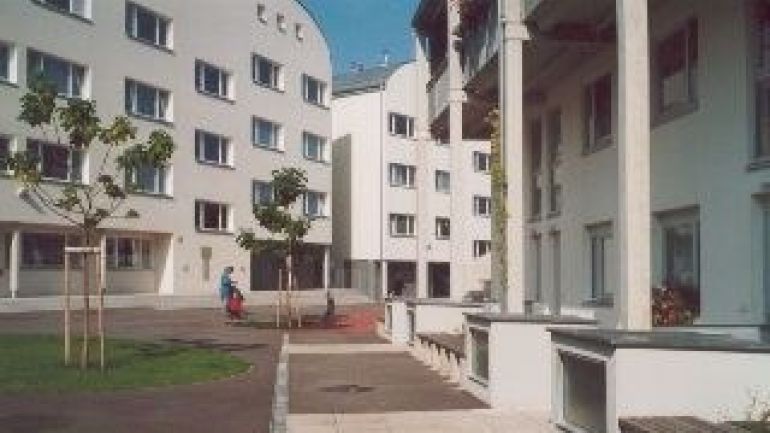 Außenansicht des Wohnbaus Frauen-Werk-Stadt I