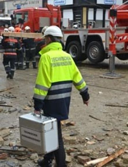 Bediensteter des Permanenzdienstes  bei einem Feuerwehreinsatz wegen Wasserrohrbruchs