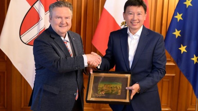 Mayor Michael Ludwig and Singapore's Minister for National Development, Chee Hong Tat