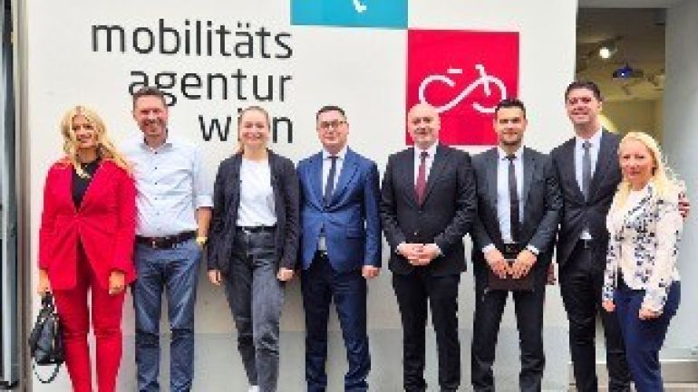 The Serbian delegation from Nis in front of the Mobility Agency of the City of Vienna