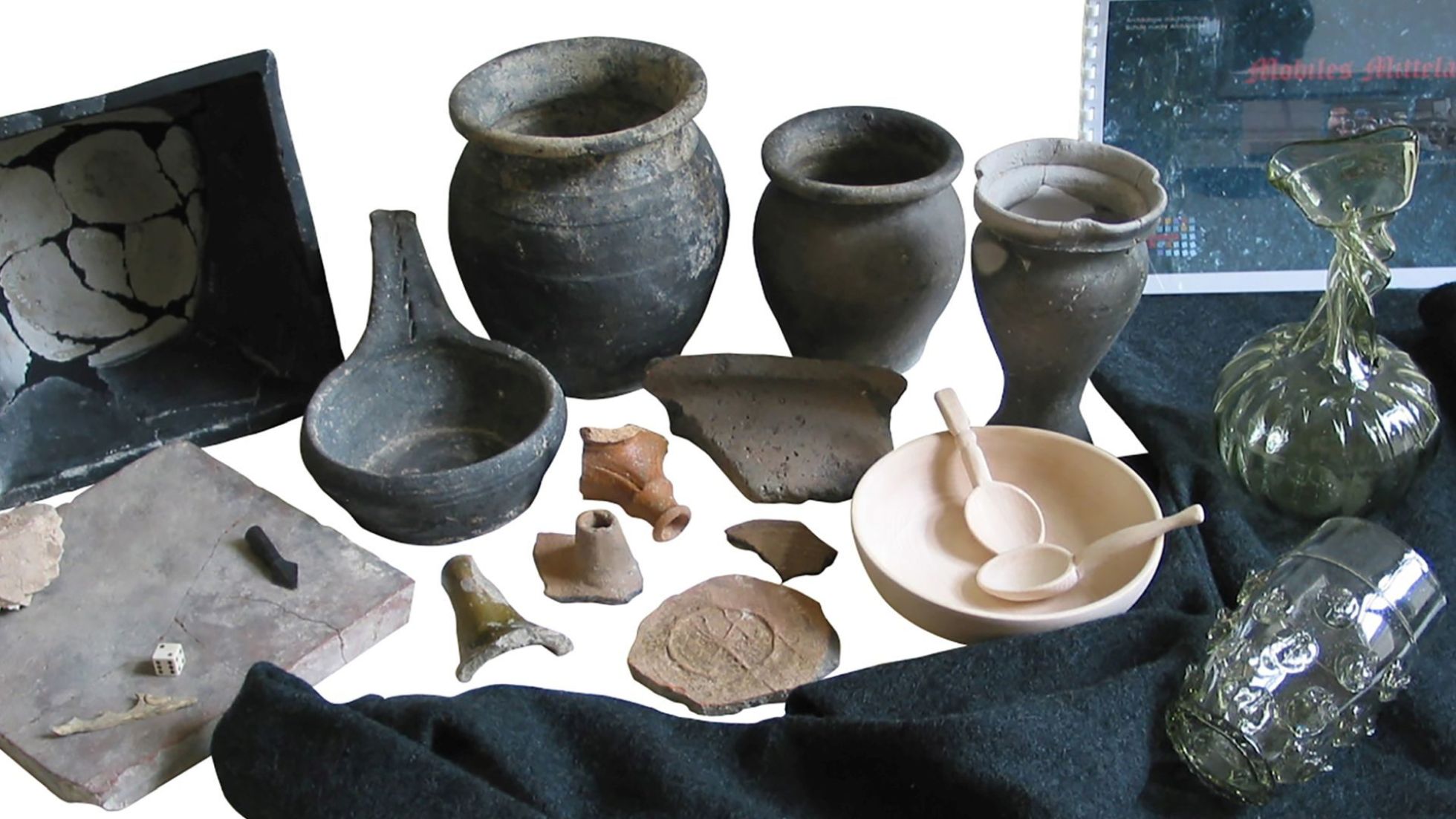 Inhalt des tragbaren Museums "Mobiles Mittelalter".