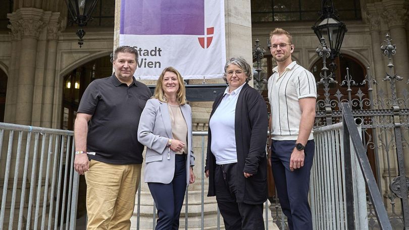 StRin Emmerling - Hissung der Regenbogenfahne, Rathaus, 26.05.2025 © Stadt Wien/Markus Wache