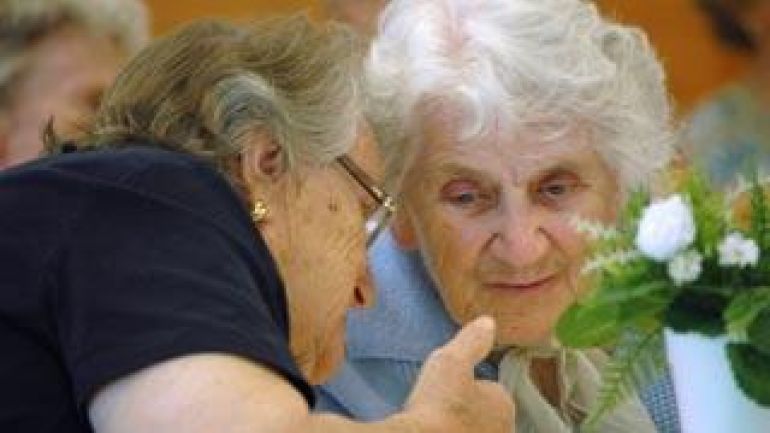 zwei Frauen im Gespräch