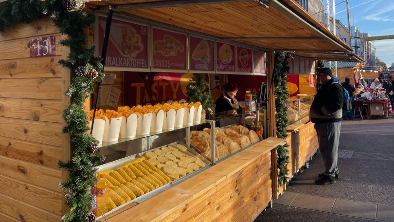copyright: VzFM - Verein zur Förderung des Marktgewerbes Gastronomiestand am Adventmarkt Favoriten