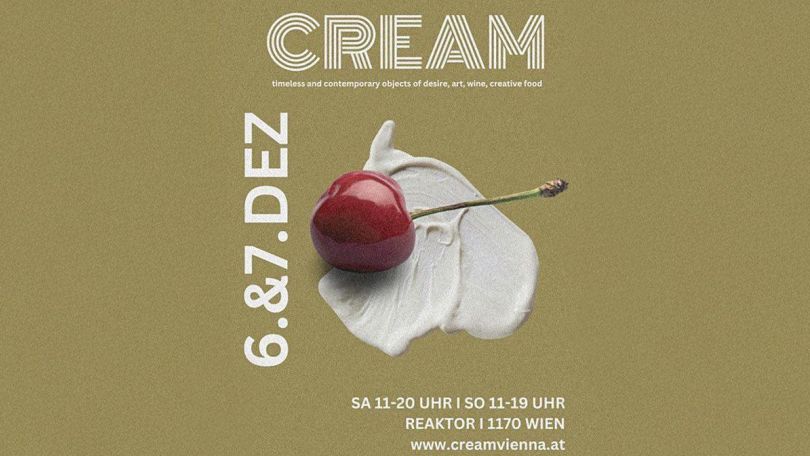 copyright: Cream Vienna Rote Kirsche liegt auf weißer Creme