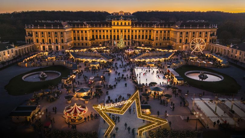 copyright: Benjamin Fellner Weihnachtsmarkt Schönbrunn aus der Vogelperspektive