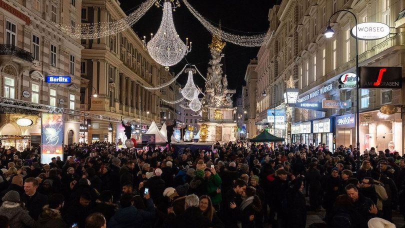 Menschenansammlung beim Silvesterpfad in der Wiener Innenstadt