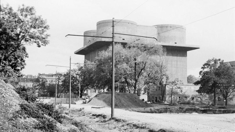 Gefechtsturm Arenbergpark während des Bau 1942/194
